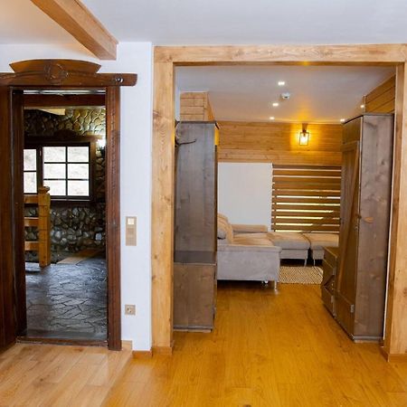 Conacul Drahneilor Hotell Ruscova Exteriör bild