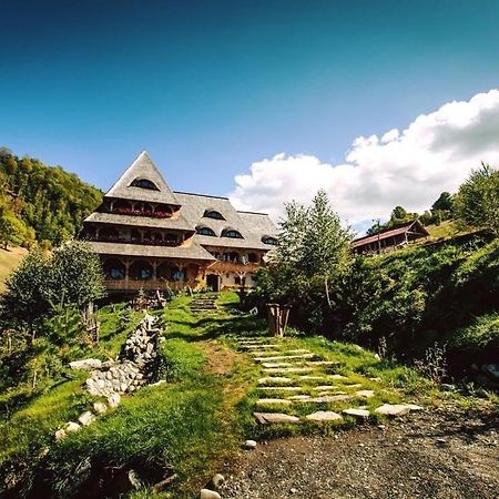 Conacul Drahneilor Hotell Ruscova Exteriör bild