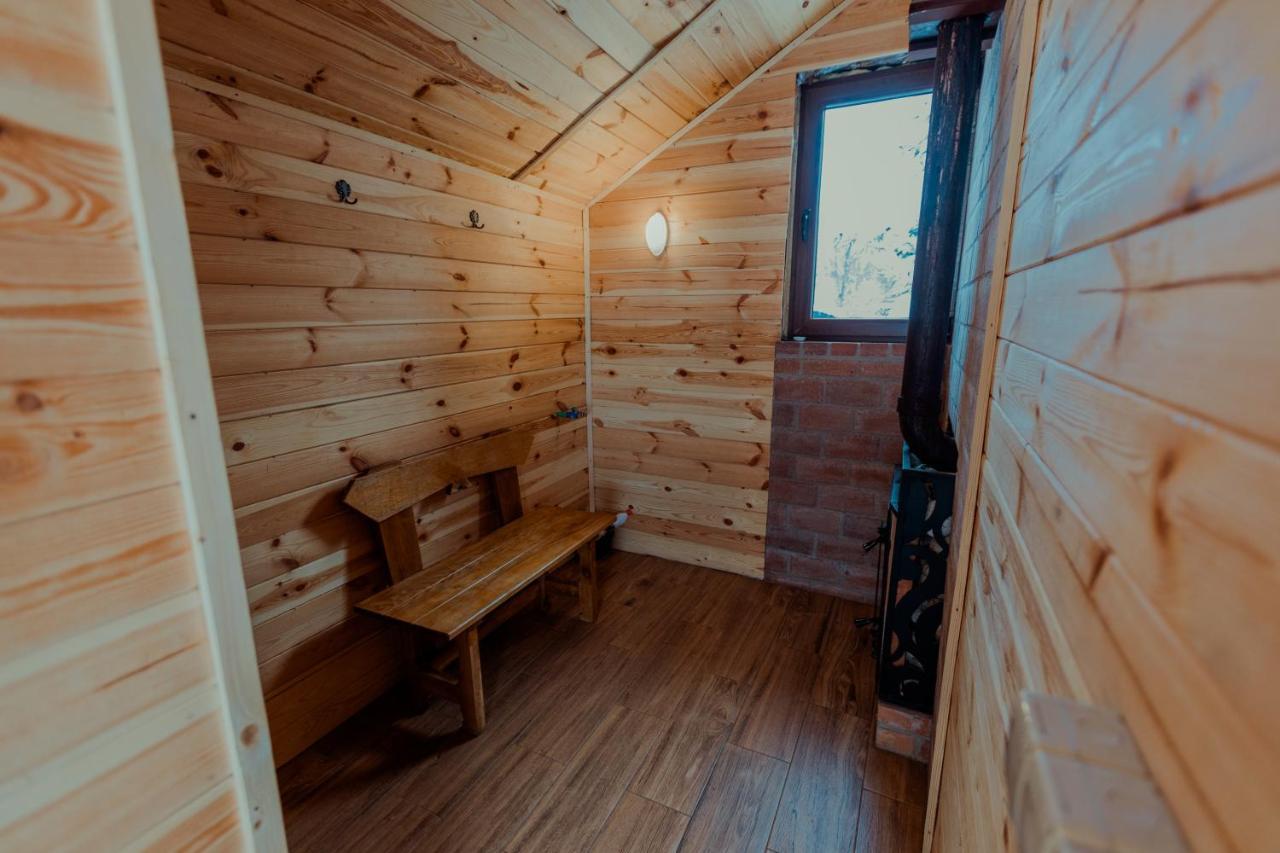 Conacul Drahneilor Hotell Ruscova Exteriör bild