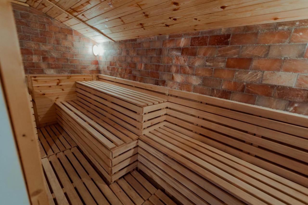 Conacul Drahneilor Hotell Ruscova Exteriör bild