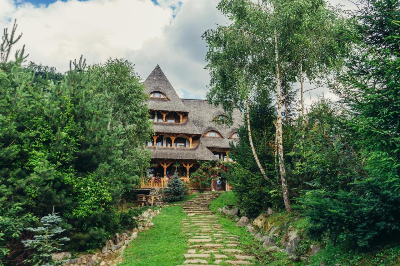 Conacul Drahneilor Hotell Ruscova Exteriör bild